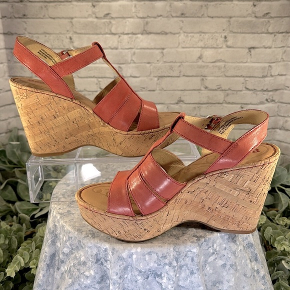 Born “Nicolina” Berry Burnished Leather Banded Open Toe Cork Wedges WMS 9M✨NWOT✨ - Picture 2 of 10